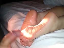 3 min - Cumming feet