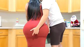 huge backside stepmom penetrates