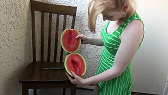 shiri enjoys penetrating