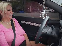 15 min - Toying pussy driving car