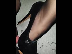 4 min - Footjob stockings heels
