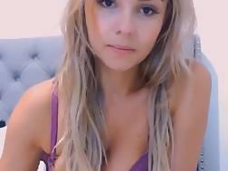 11 min - Brunette fucks herself cam