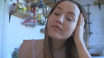 college hottie beautiful face