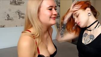 nasty lesbians kiss