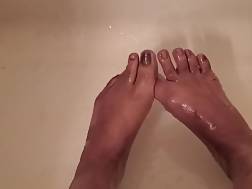 2 min - Lick oil toes