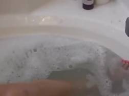 5 min - Teenager bubble bath