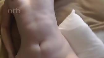 tattooed nude bitch penetrates