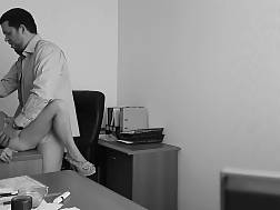 11 min - Boss bangs office table