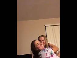 4 min - Lesbi couple kissing
