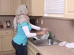 33 min - Arab mom share dick