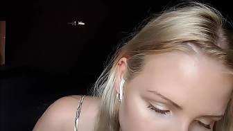 chick makes jizz without