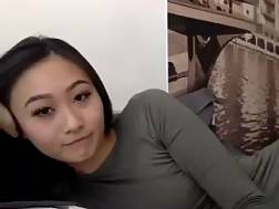 32 min - Skinny oriental livecam show