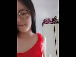 32 min - Chinese cam jerks wearing