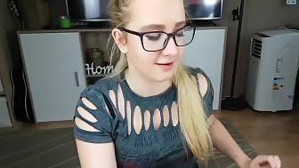 teenager pretty blue eyes