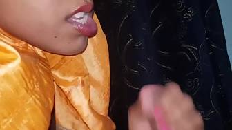 indian chick expert giving