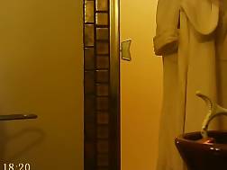 5 min - Spy shower hidden cam