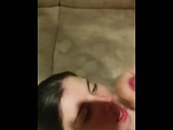 8 min - Blackhaired mamma suck facial
