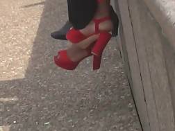 4 min - Dark heels