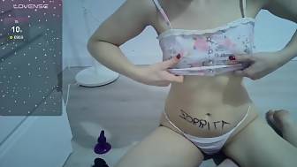 playing teenager live cam