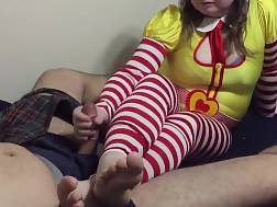 13 min - Sis treats hand halloween