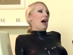 8 min - Blondie latex penetrating